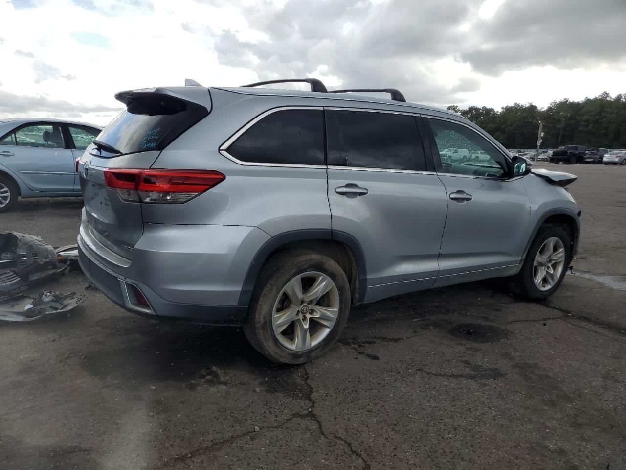 2017 TOYOTA HIGHLANDER