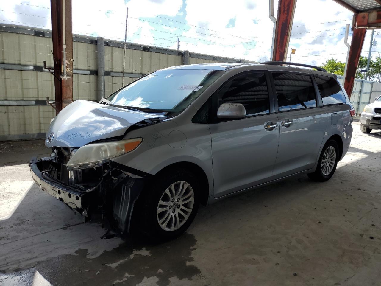 2017 TOYOTA SIENNA
