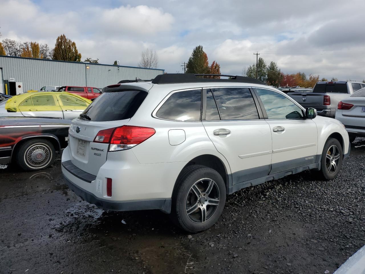 2013 SUBARU Outback