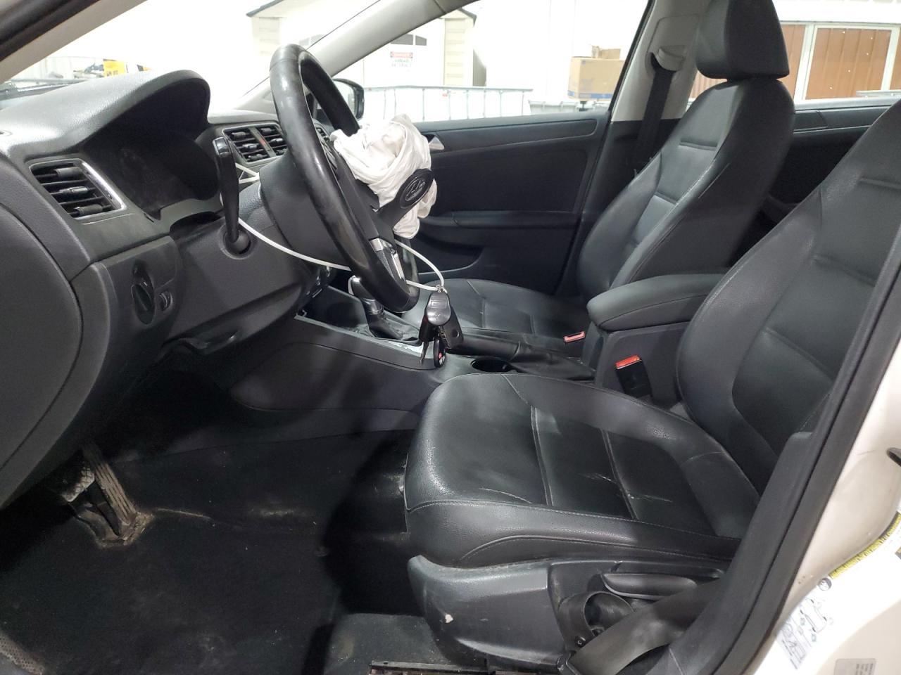 2011 VOLKSWAGEN JETTA
