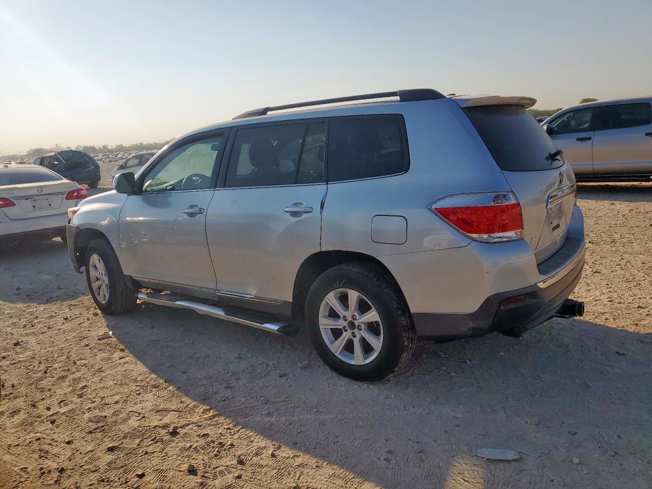 2011 TOYOTA HIGHLANDER