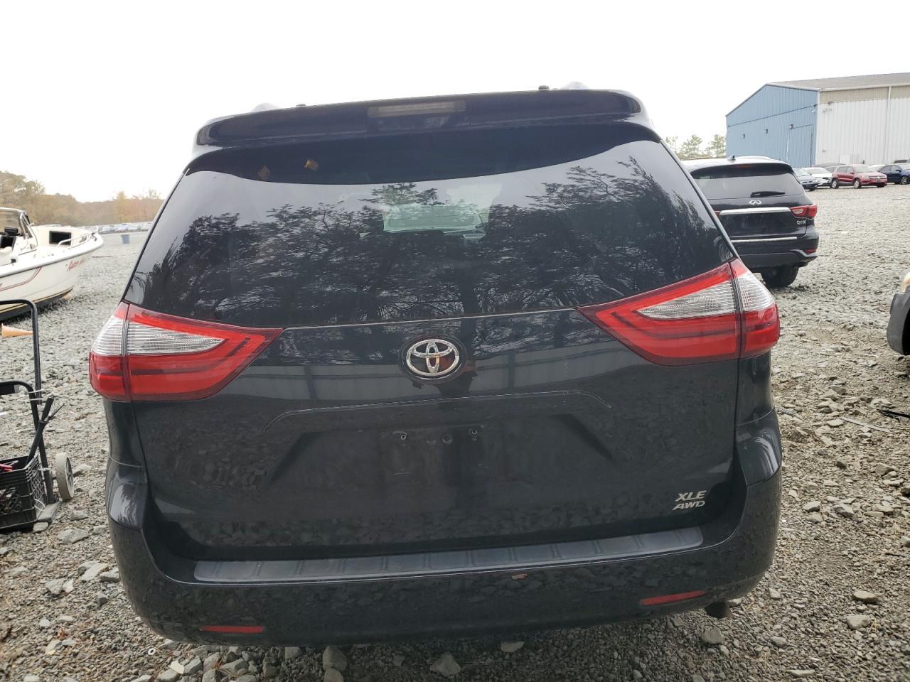 2016 TOYOTA SIENNA