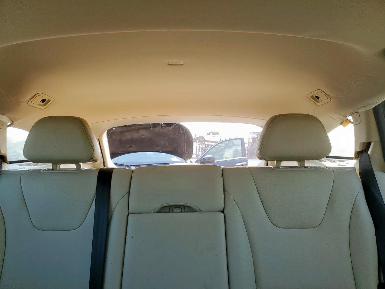 2015 VOLVO V60