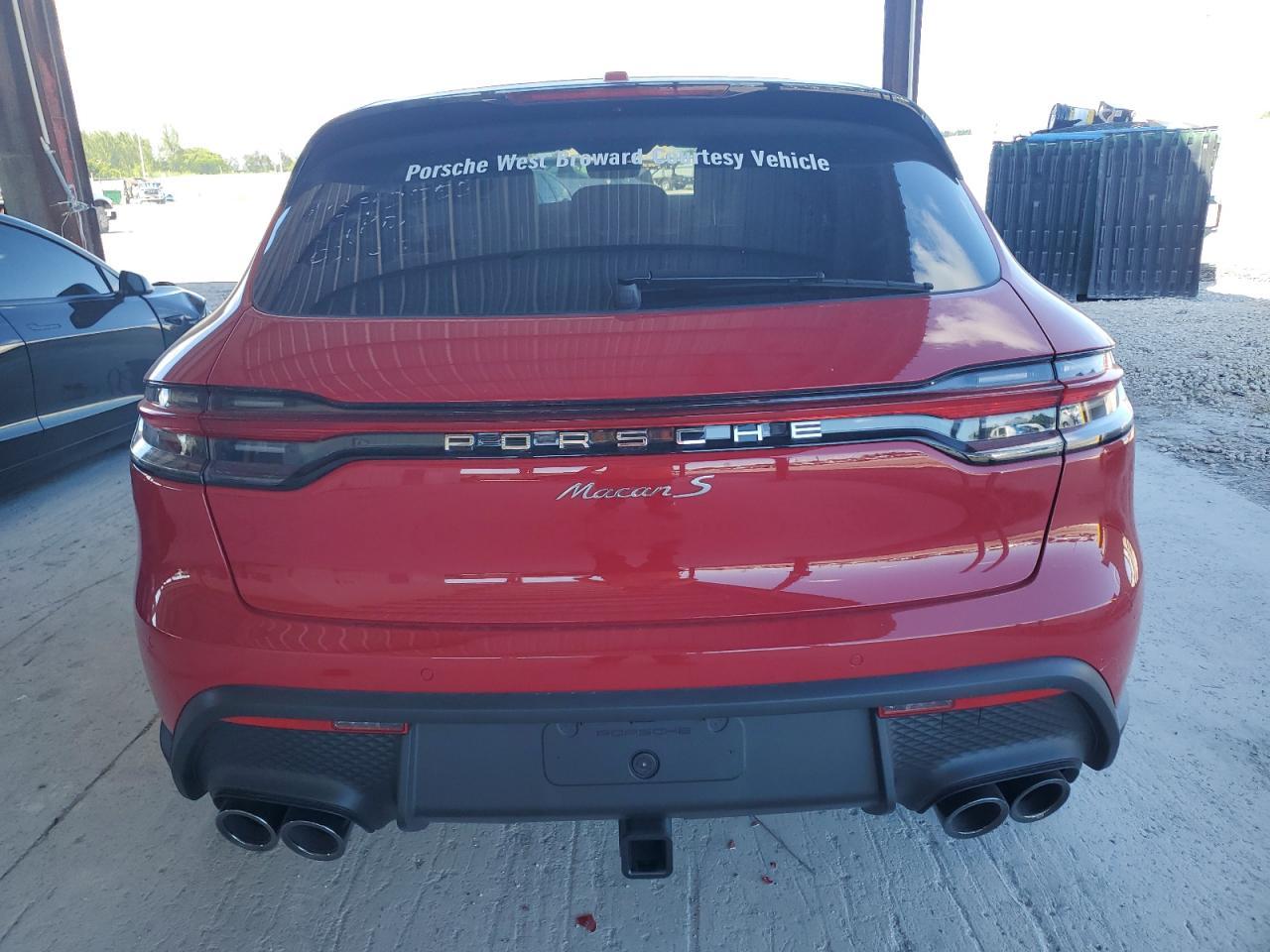2025 PORSCHE Macan