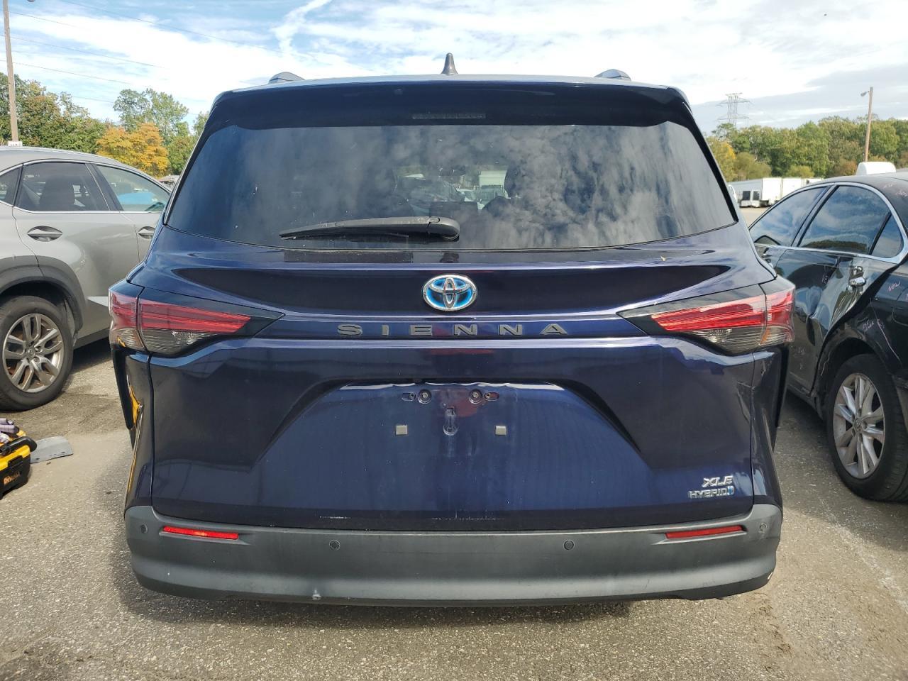 2021 TOYOTA SIENNA
