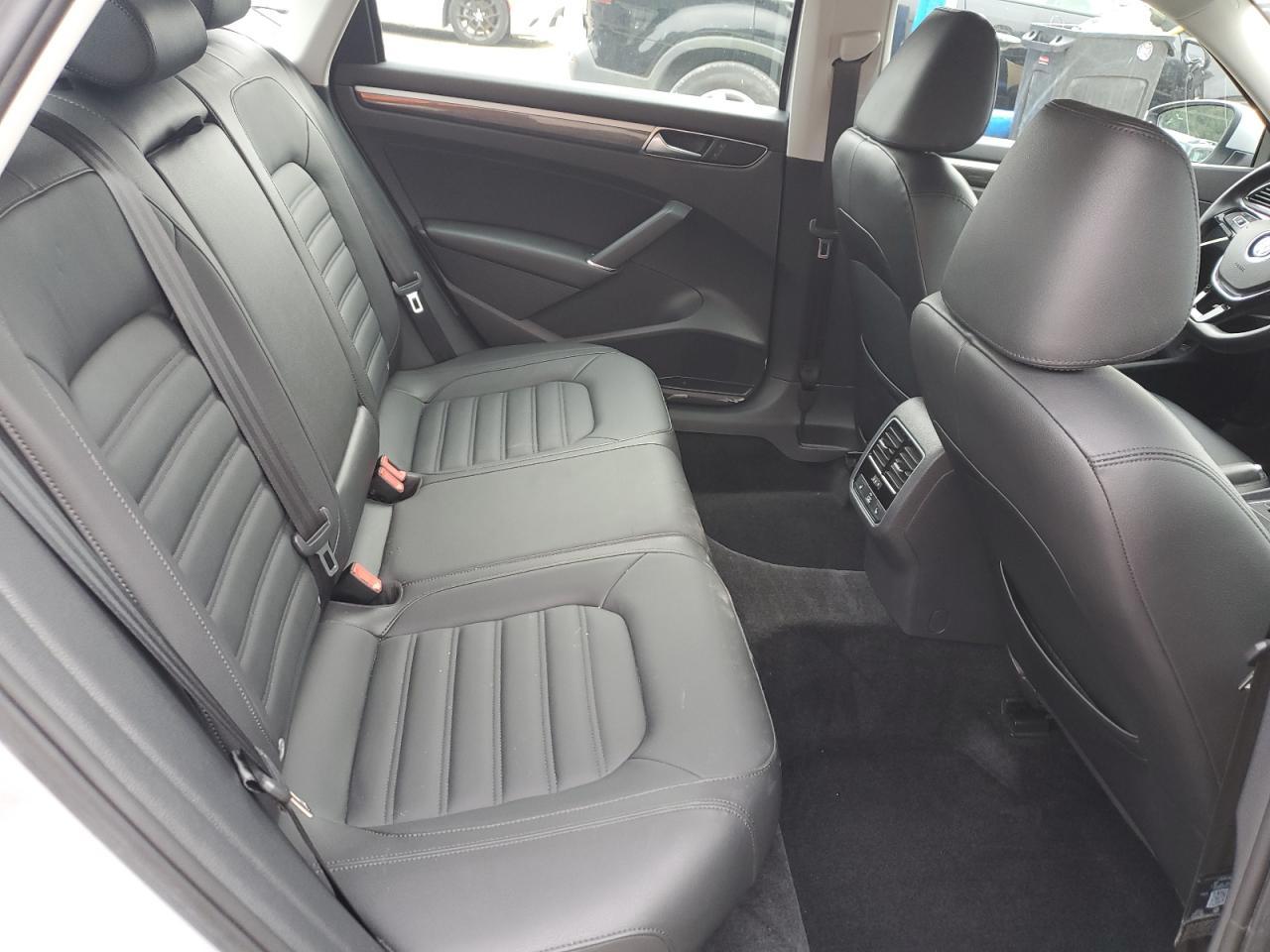 2017 VOLKSWAGEN Passat