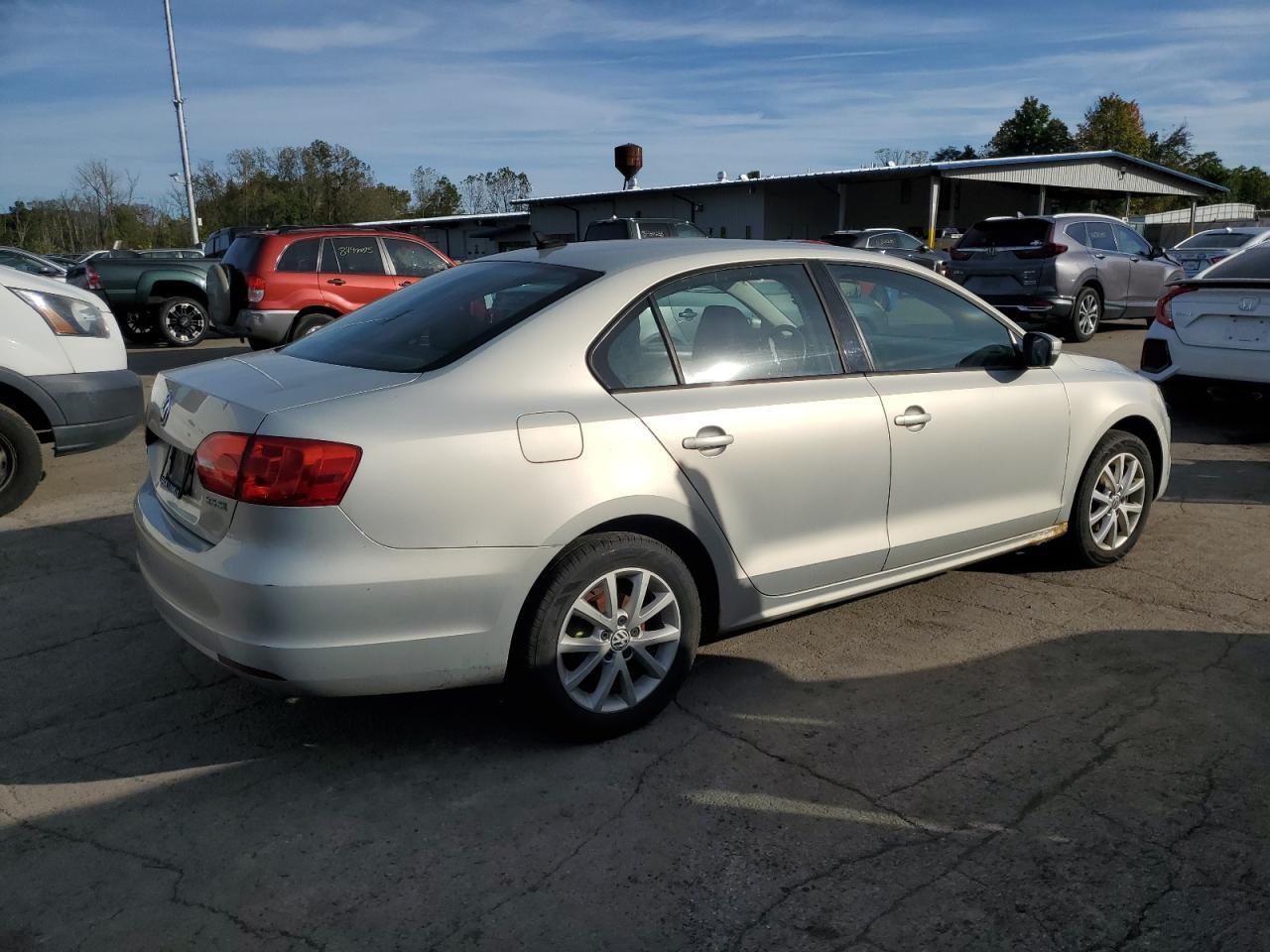 2011 VOLKSWAGEN JETTA