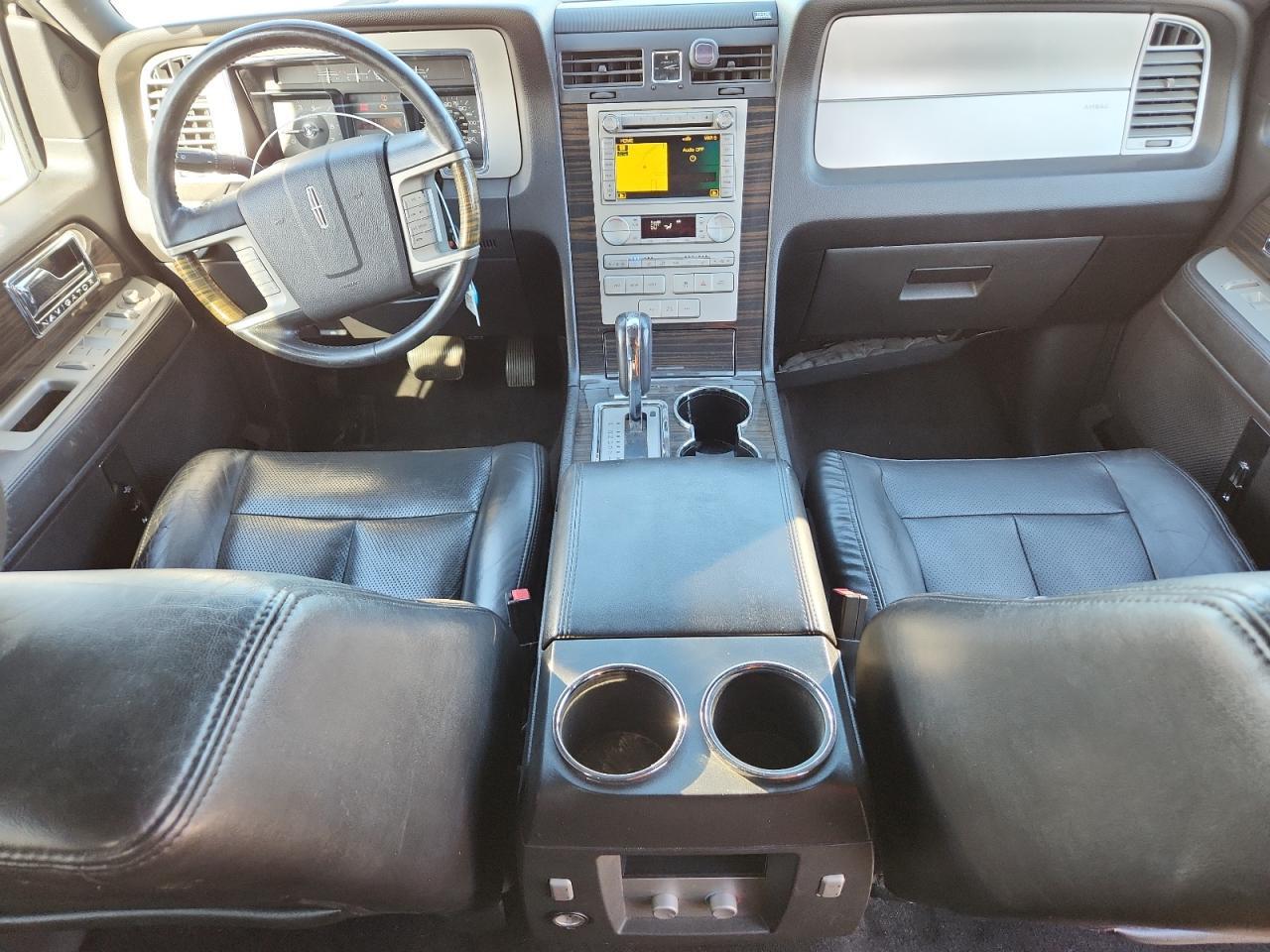 2010 LINCOLN Navigator