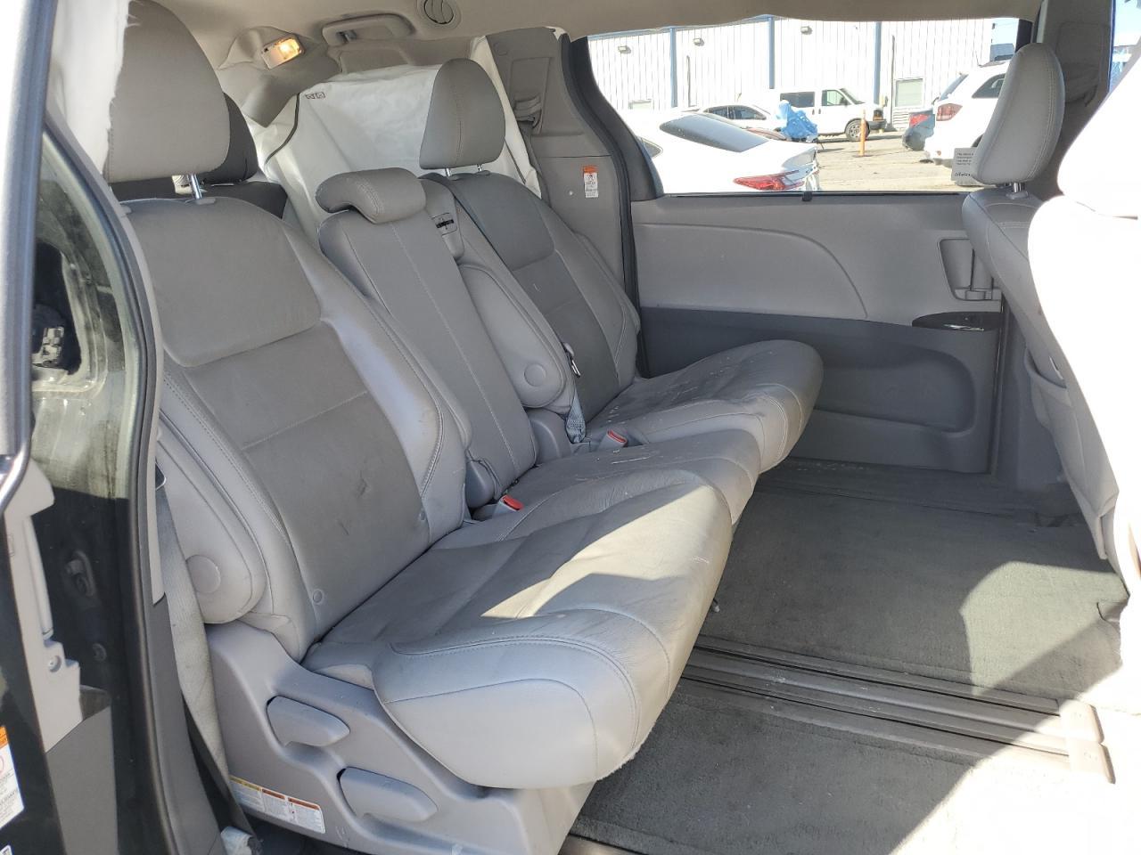 2016 TOYOTA SIENNA