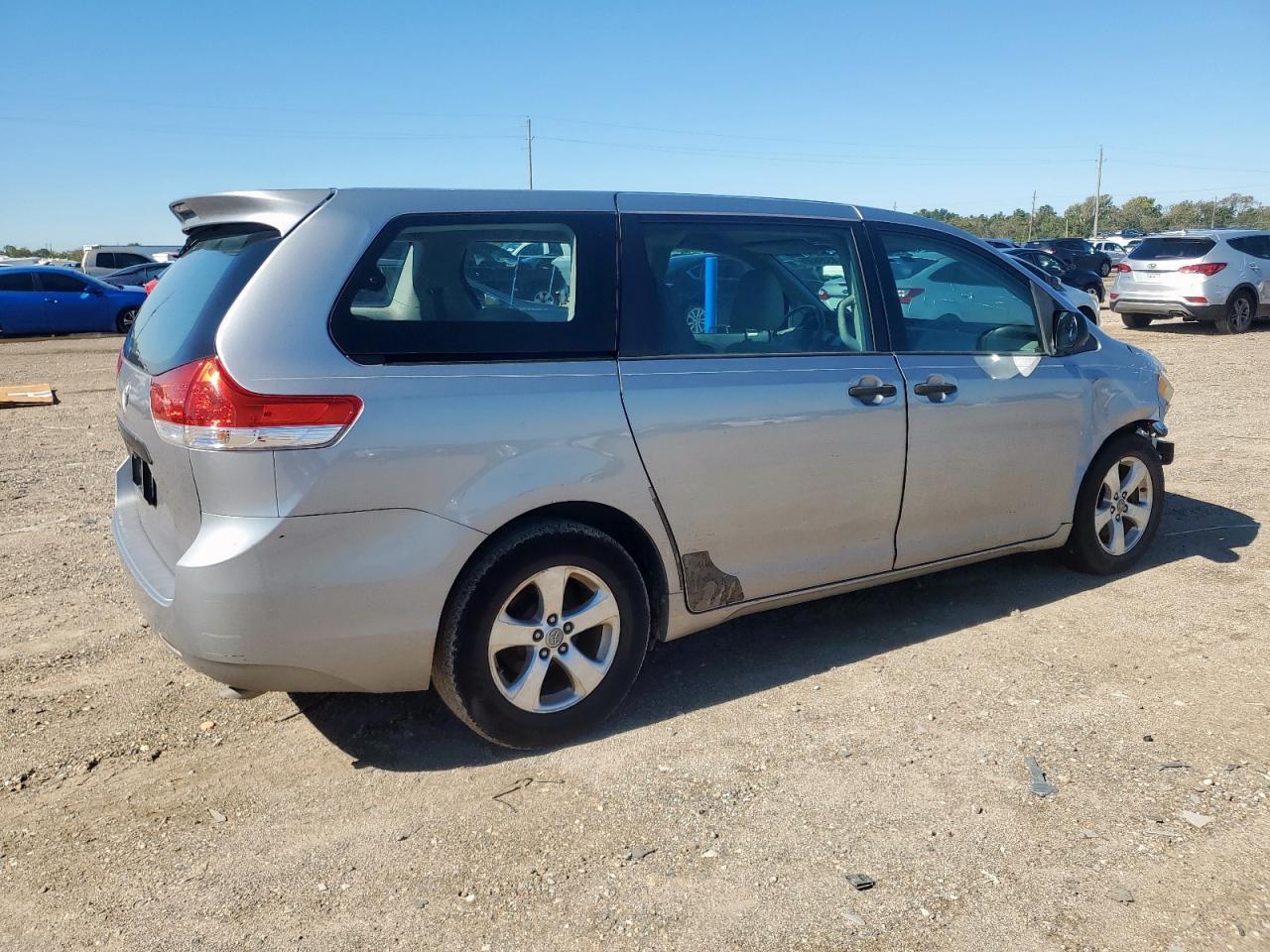 2013 TOYOTA SIENNA