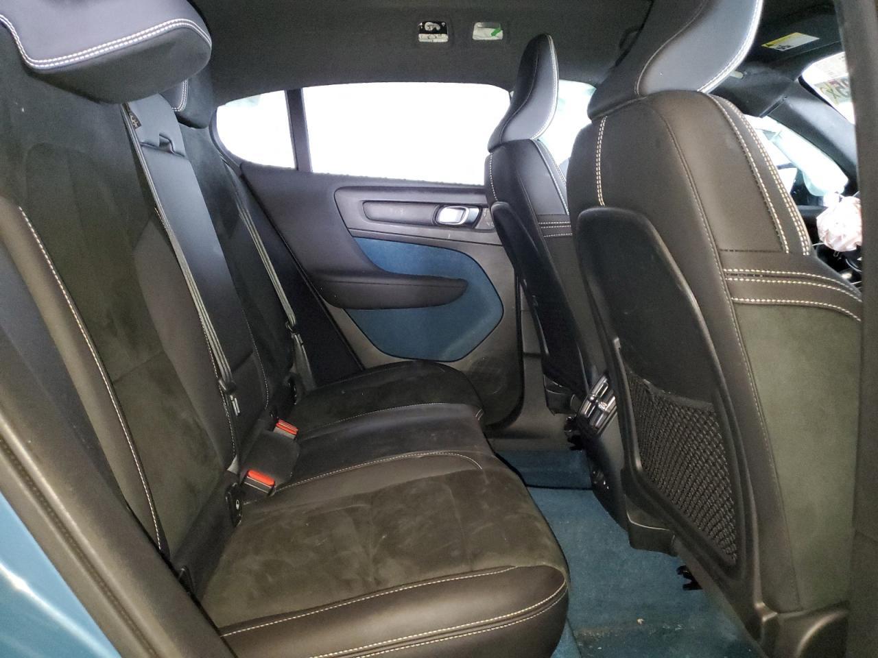 2023 VOLVO C40