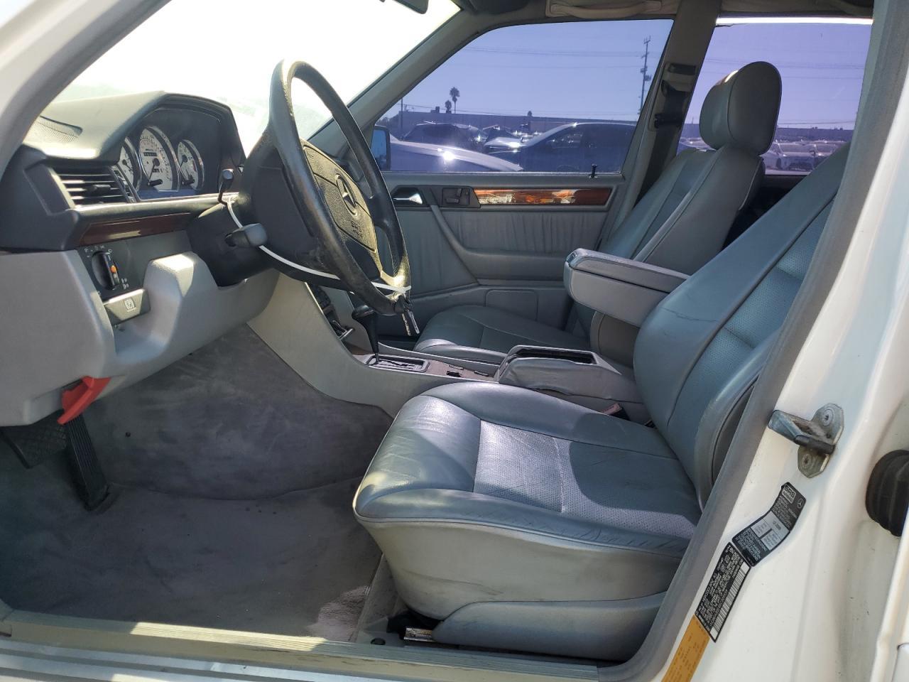 1995 MERCEDES-BENZ E-Class