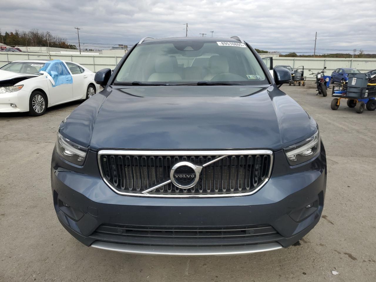 2021 VOLVO XC40