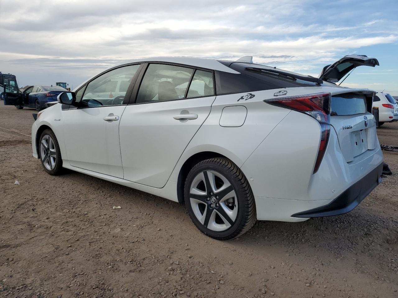 2016 TOYOTA PRIUS