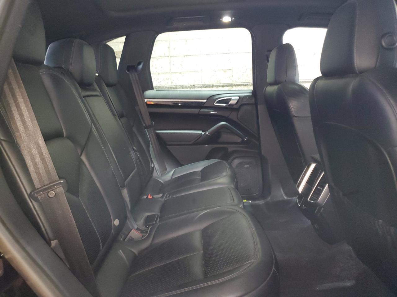 2017 PORSCHE CAYENNE