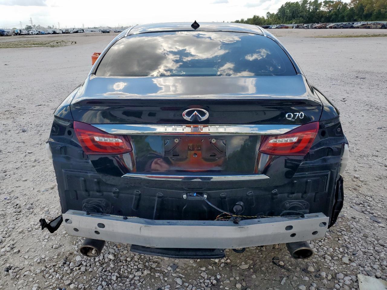 2016 INFINITI Q70