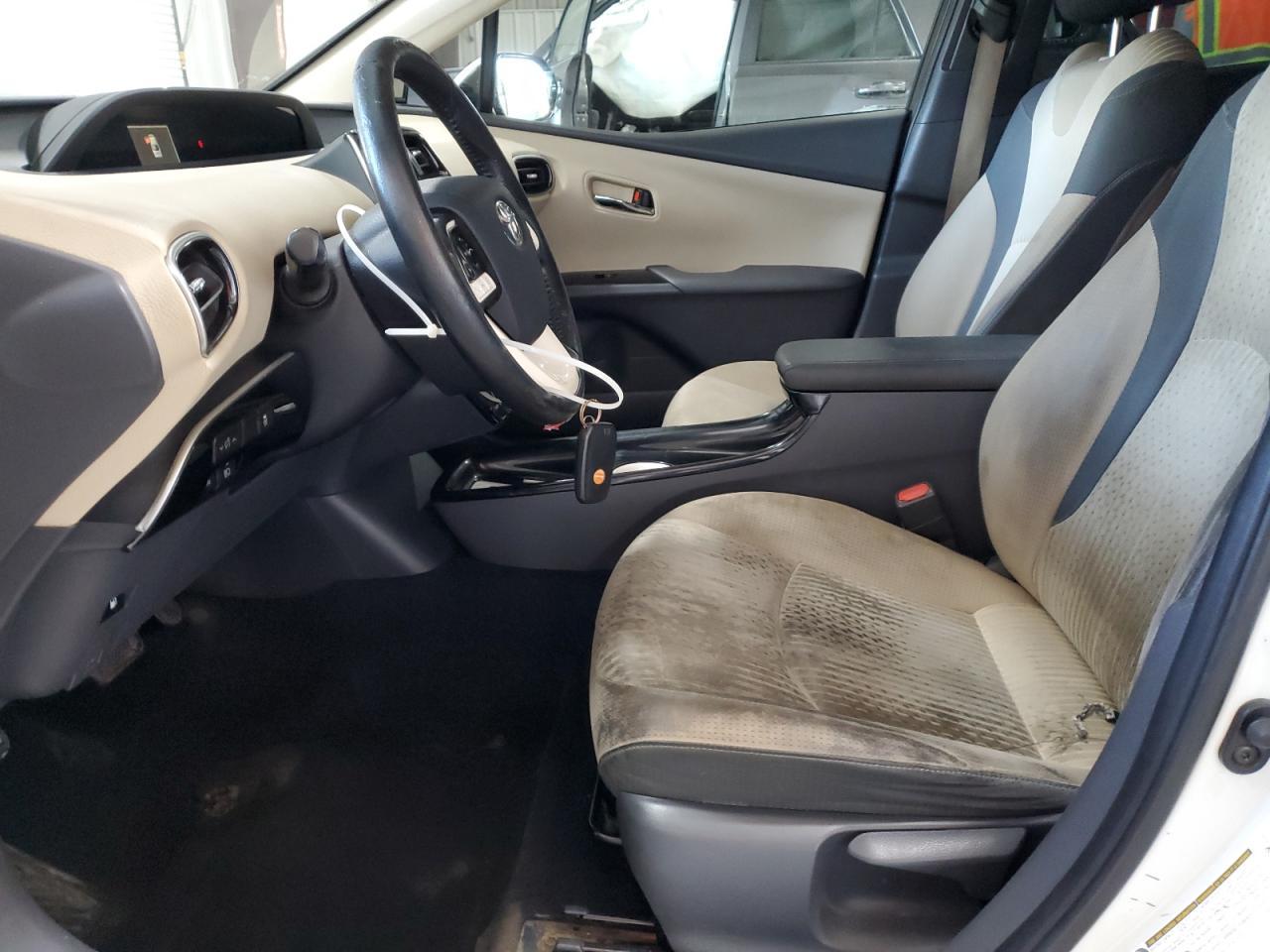 2016 TOYOTA PRIUS