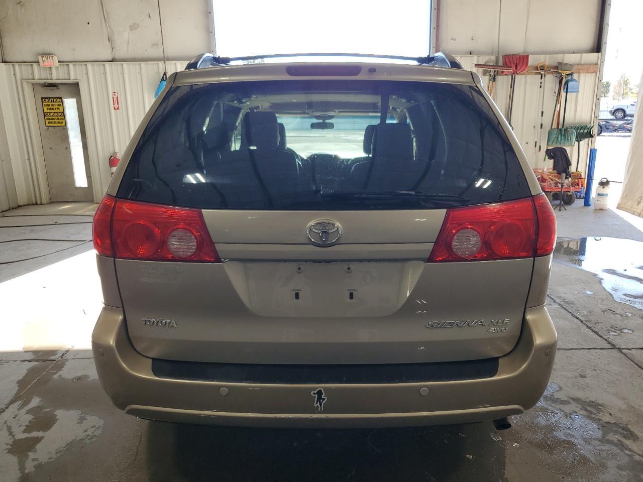 2009 TOYOTA SIENNA
