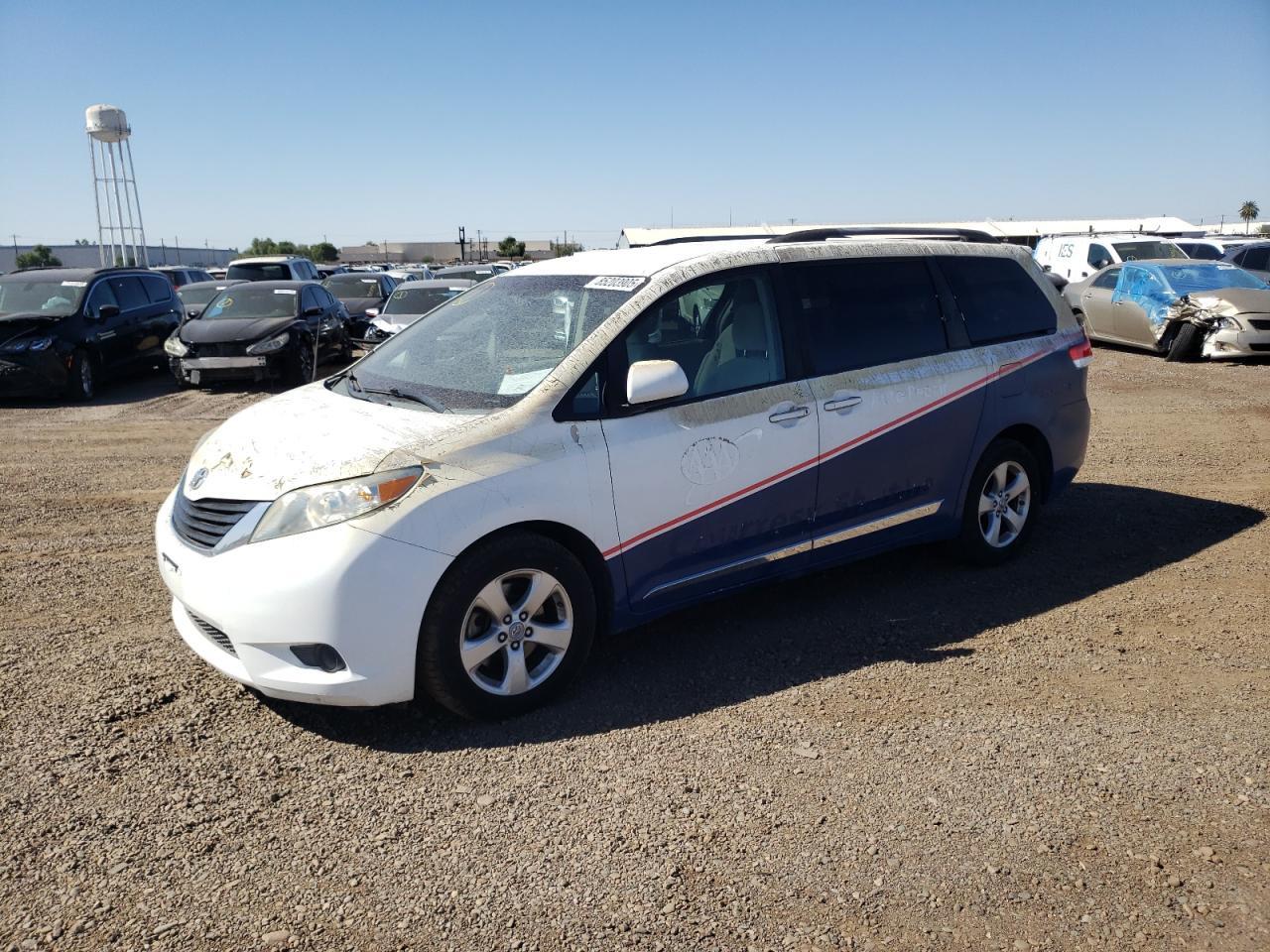 2011 TOYOTA SIENNA