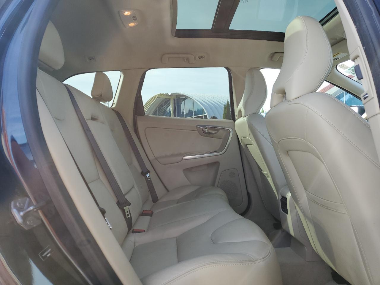 2015 VOLVO XC60