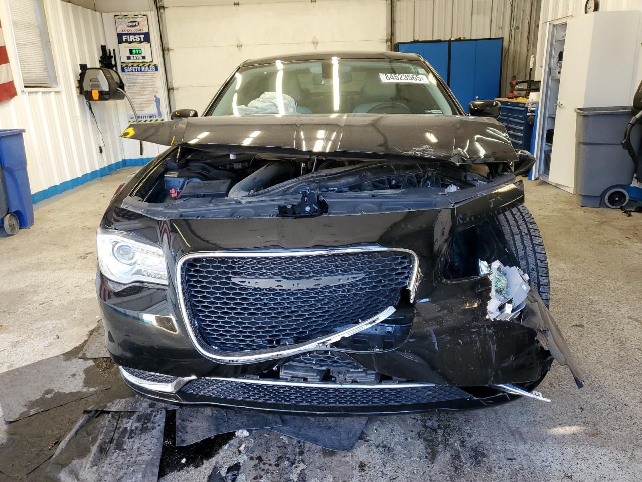 2019 CHRYSLER 300