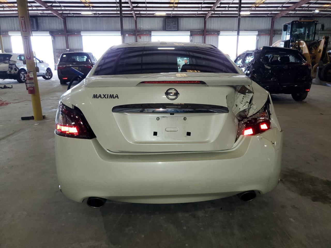 2014 NISSAN Maxima