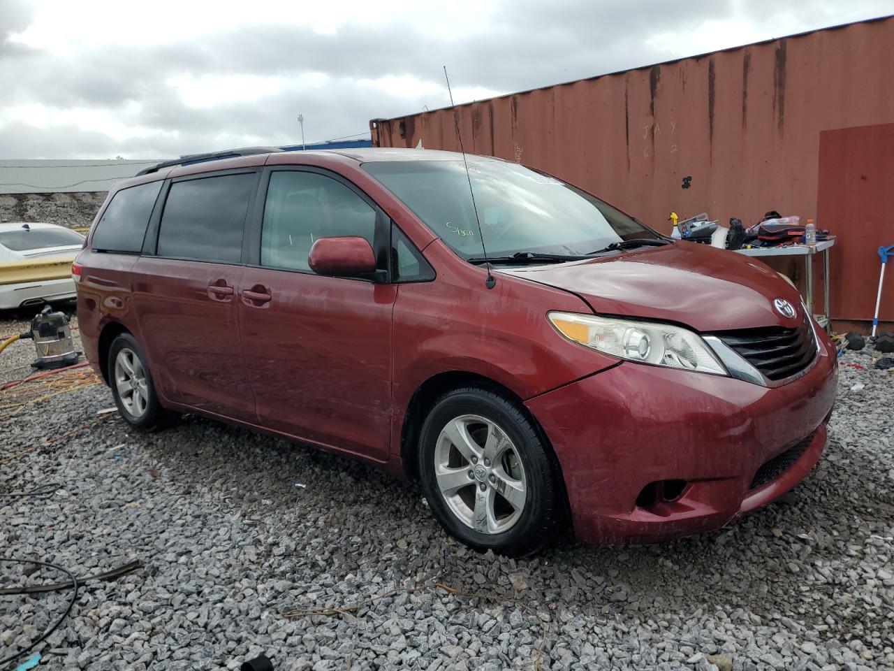 2013 TOYOTA SIENNA