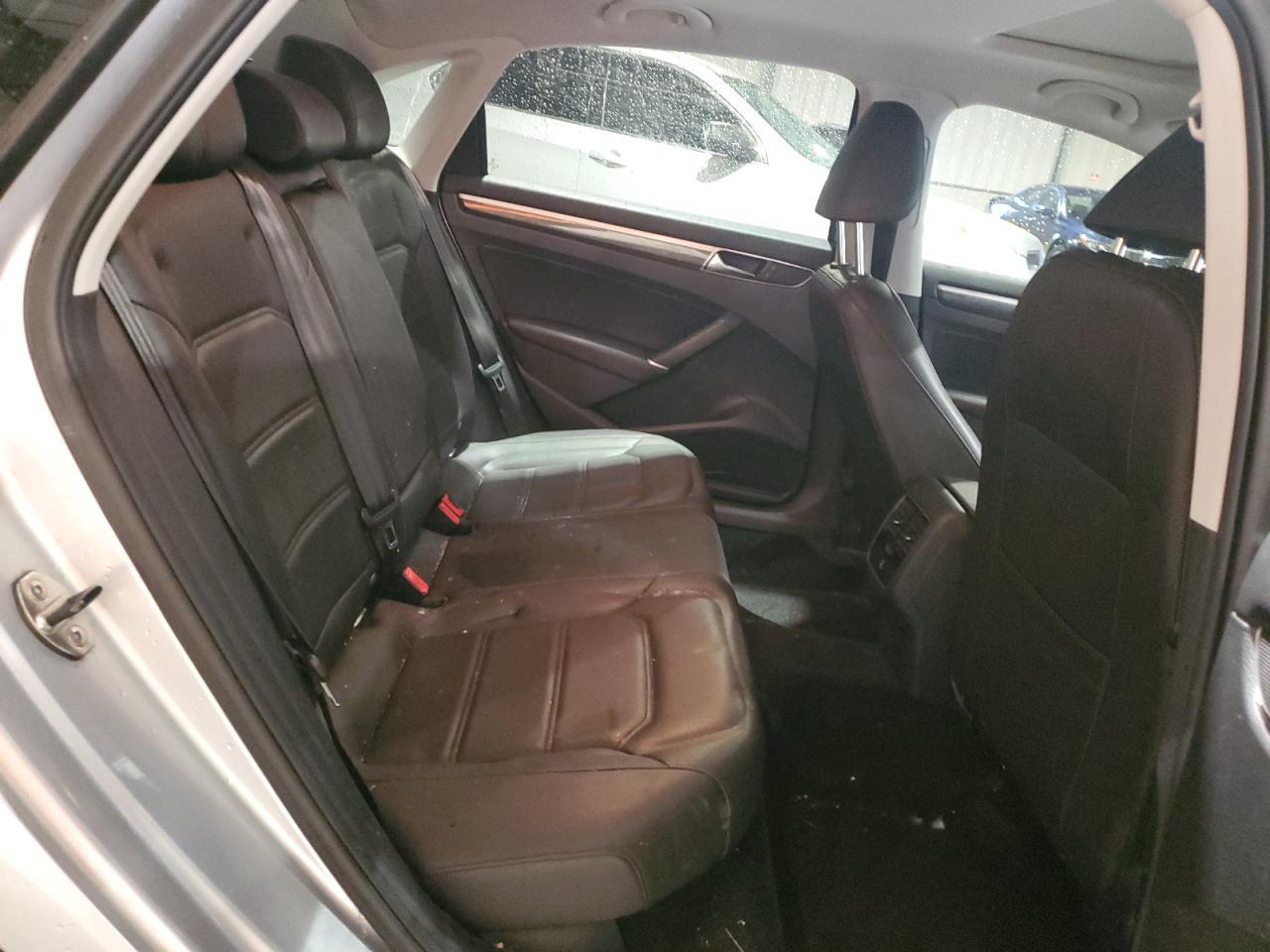 2017 VOLKSWAGEN Passat