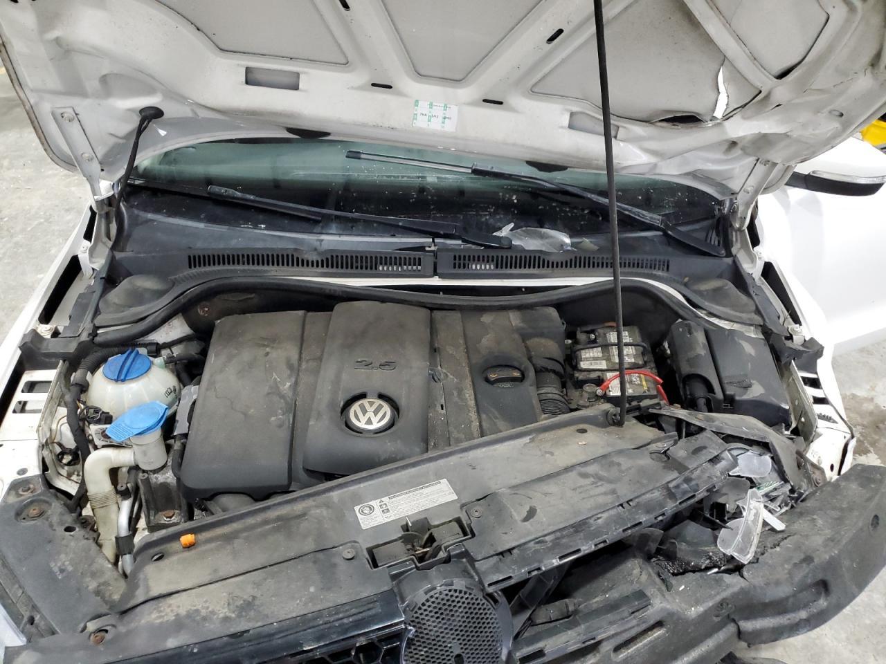 2011 VOLKSWAGEN JETTA
