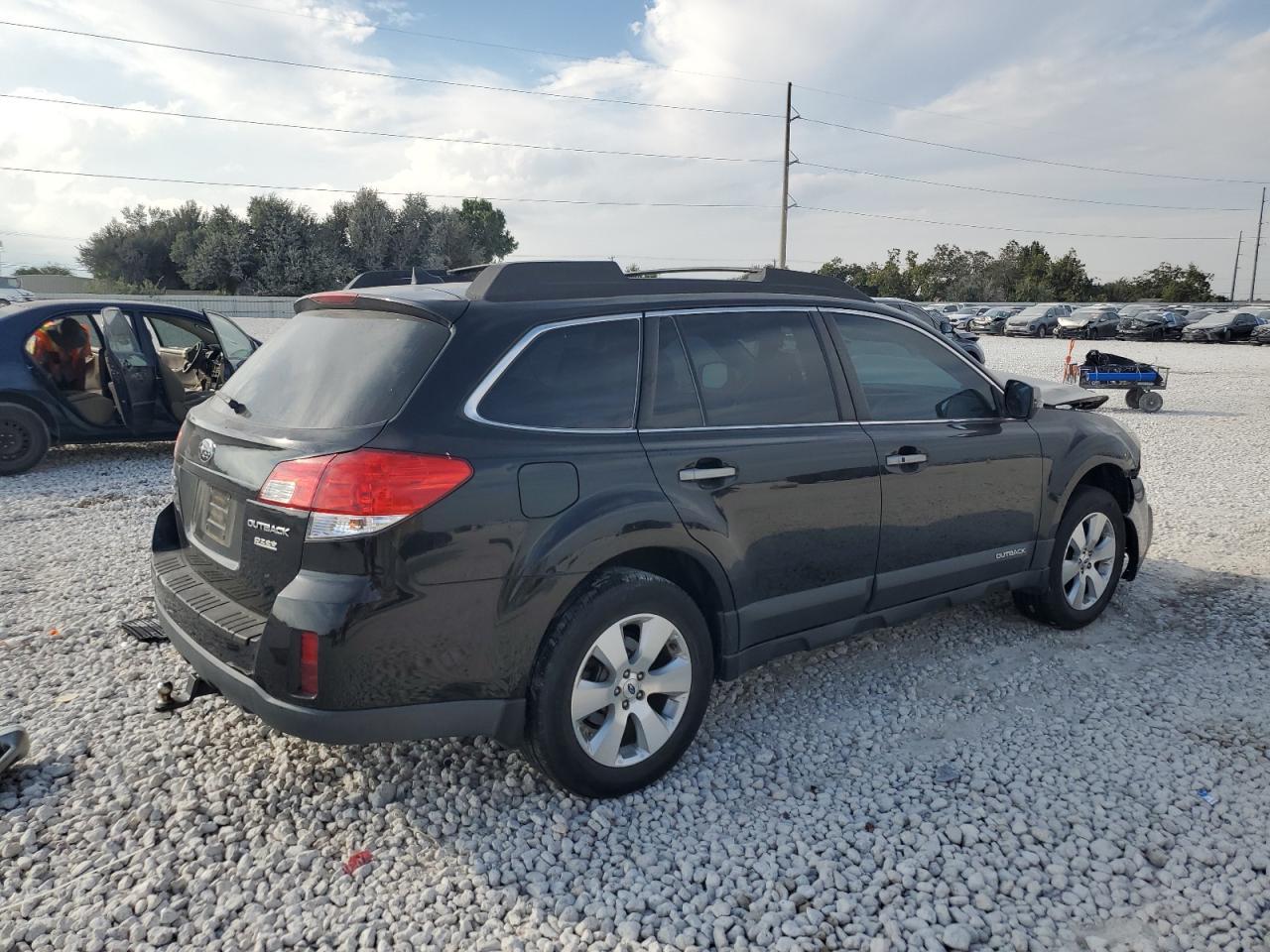 2013 SUBARU Outback