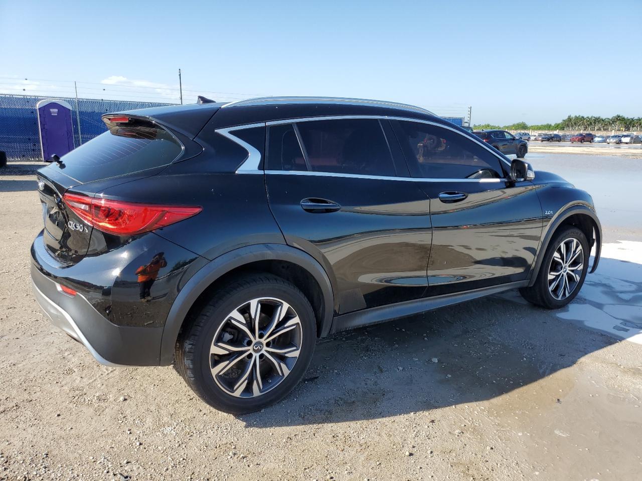 2017 INFINITI QX30