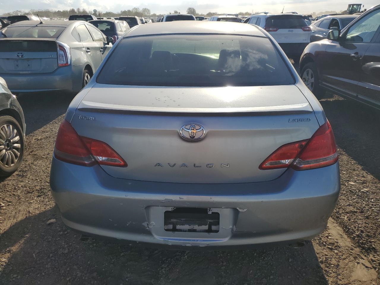 2005 TOYOTA Avalon