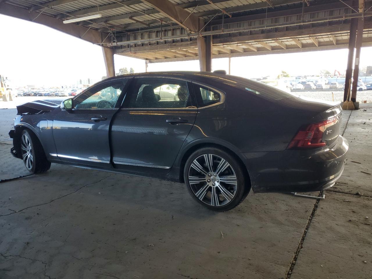 2025 VOLVO S90