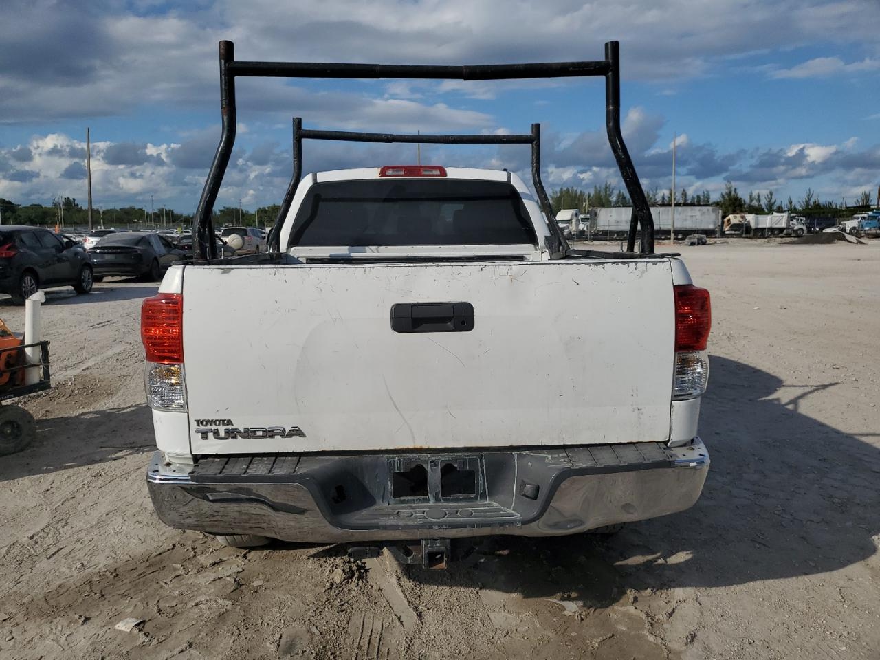 2011 TOYOTA TUNDRA