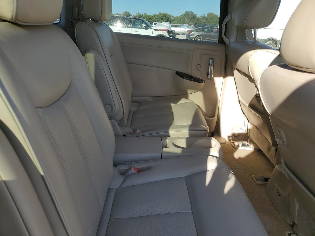 2012 NISSAN Quest