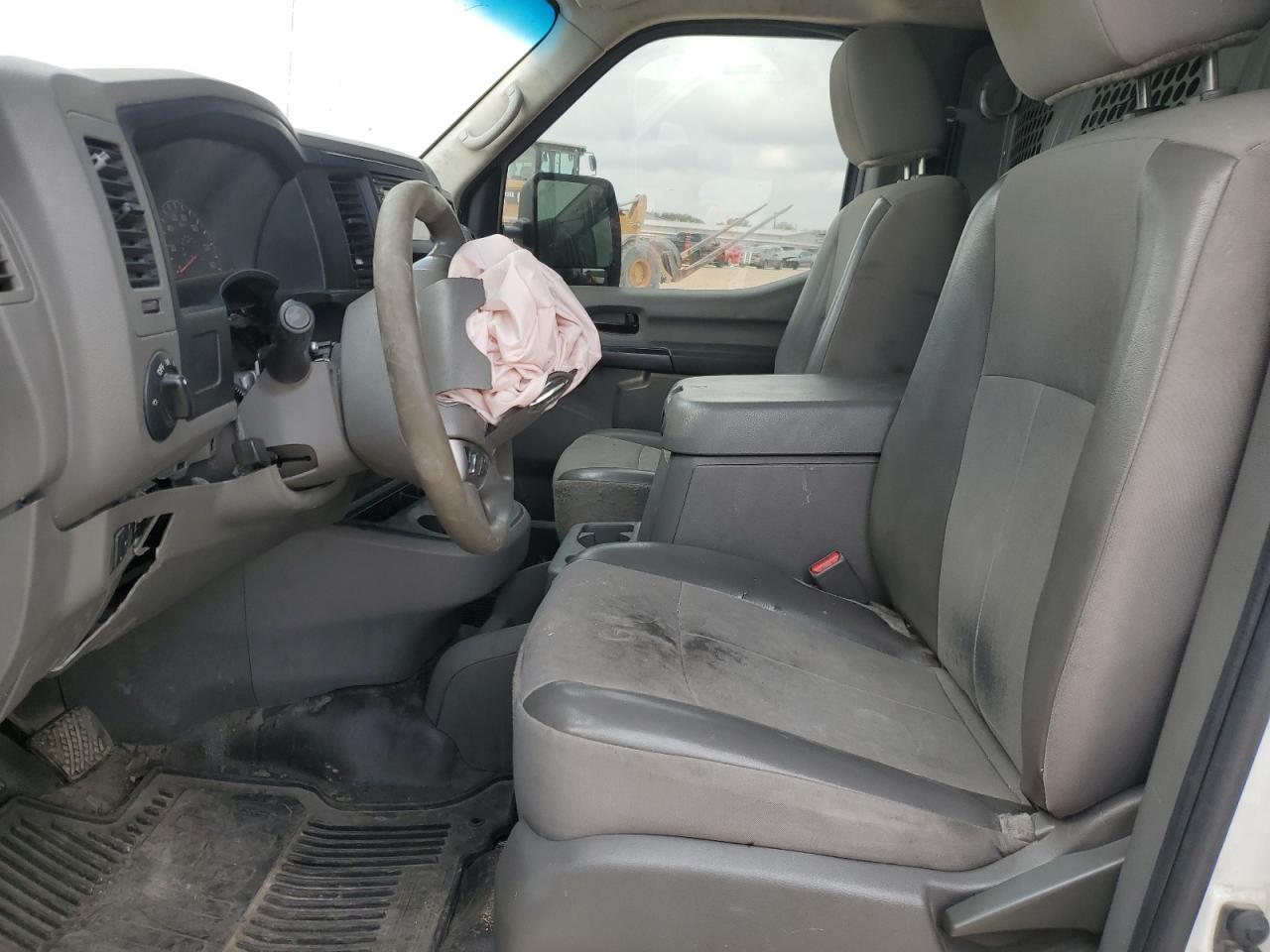 2016 NISSAN Nv