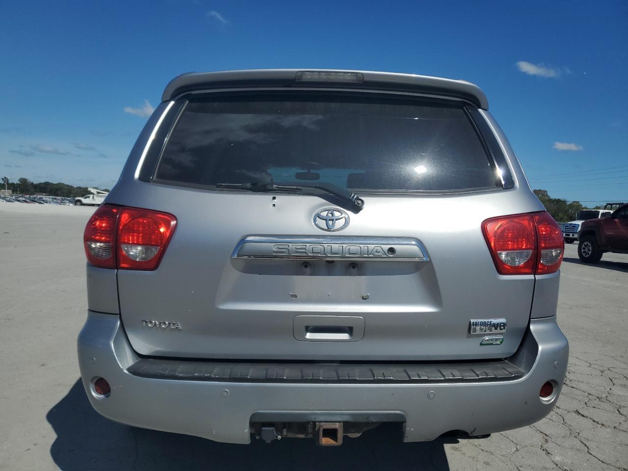 2010 TOYOTA Sequoia