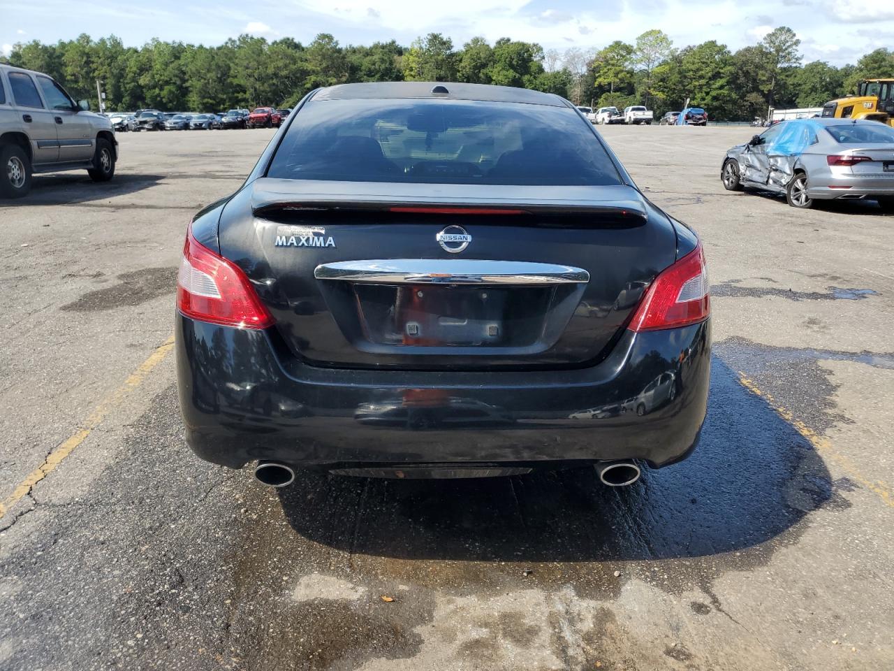 2011 NISSAN Maxima