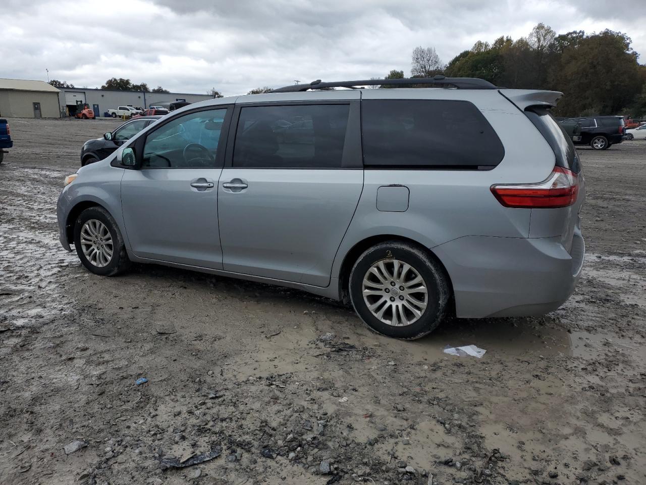 2015 TOYOTA SIENNA