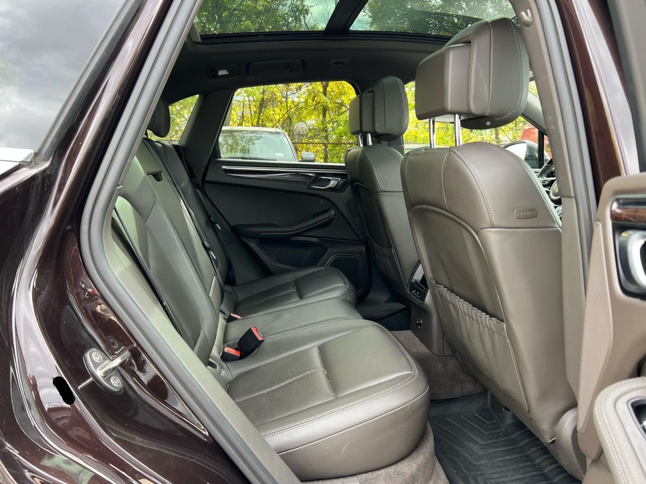 2015 PORSCHE Macan