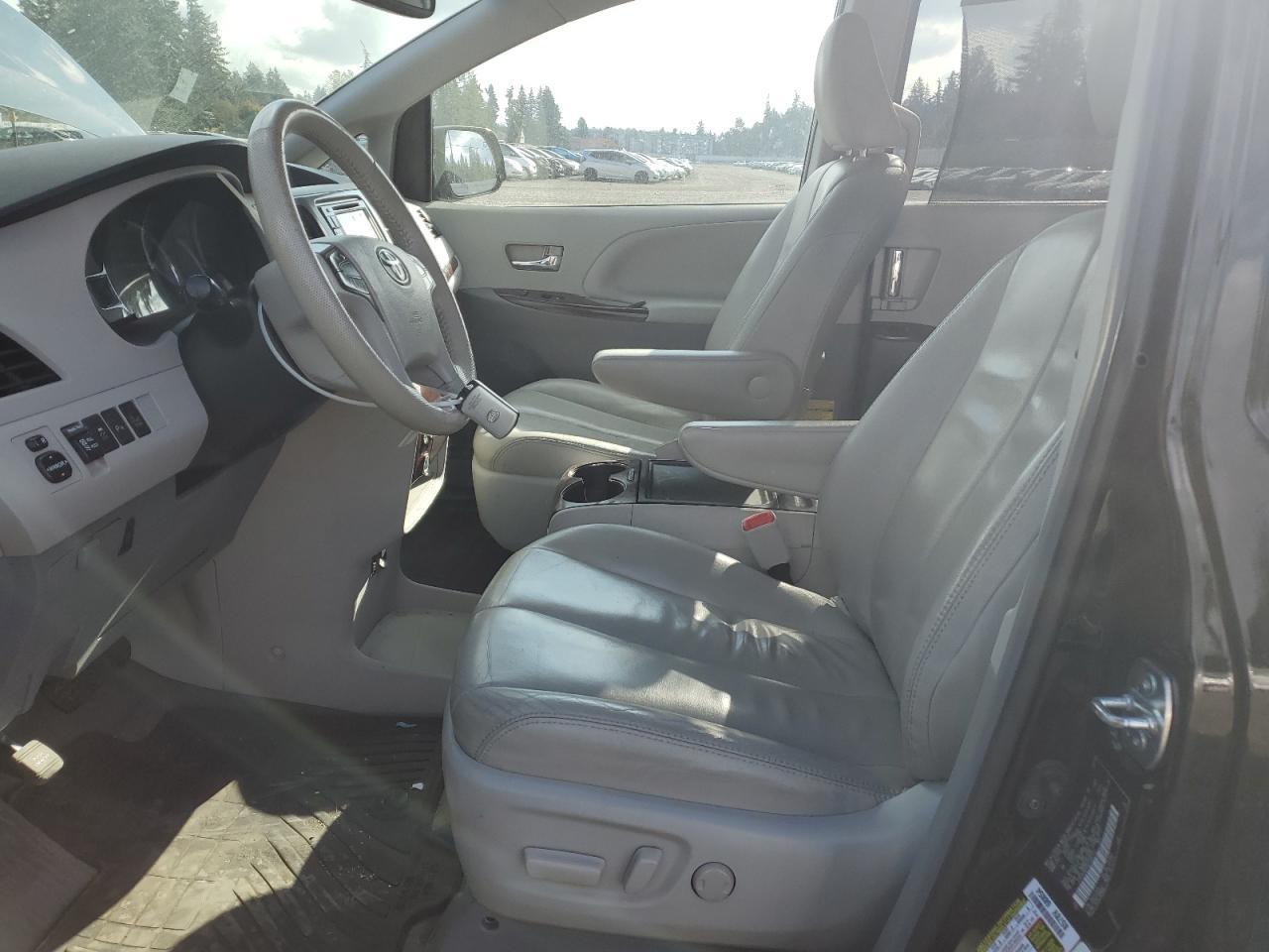 2014 TOYOTA SIENNA