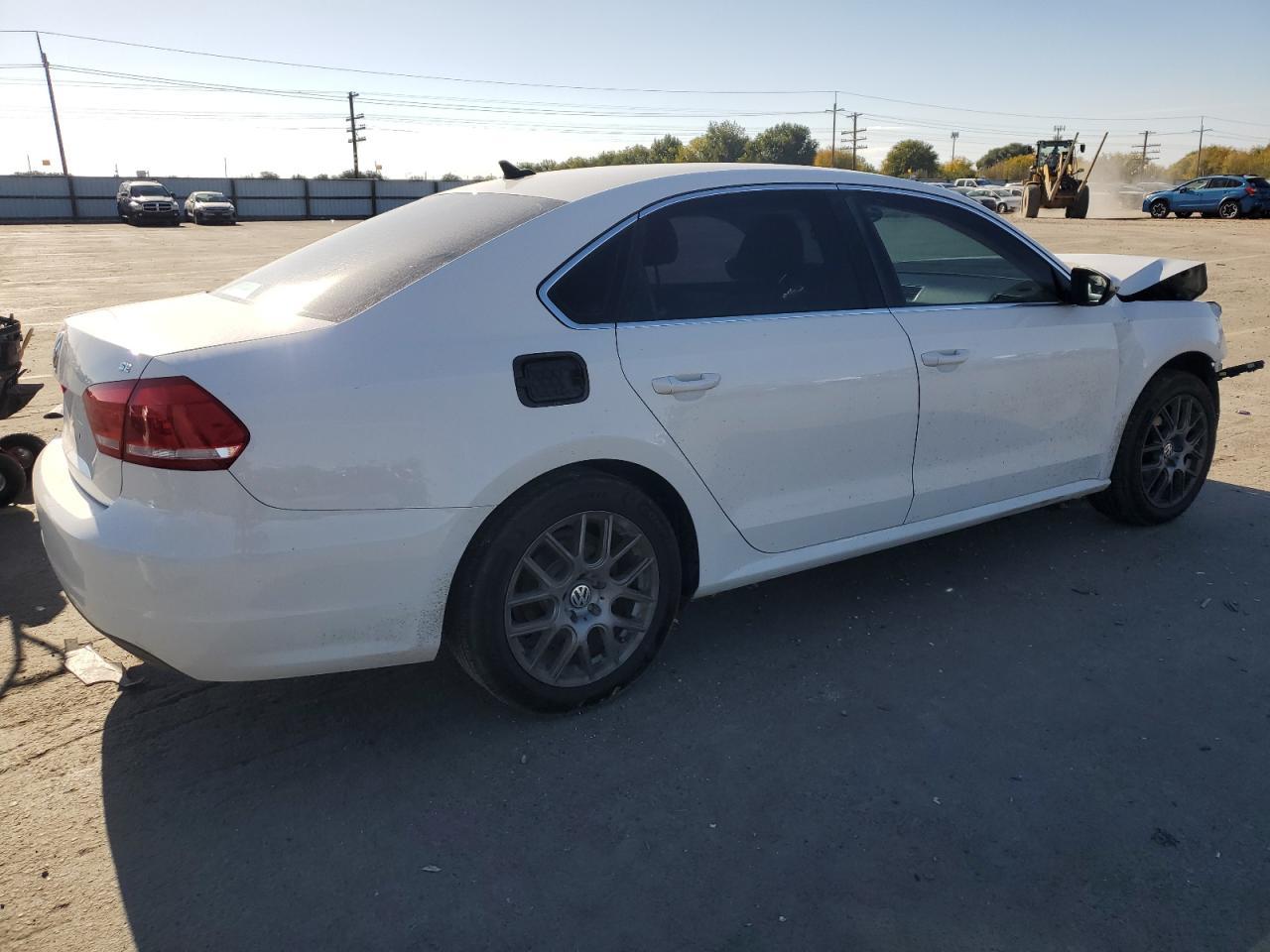 2012 VOLKSWAGEN Passat