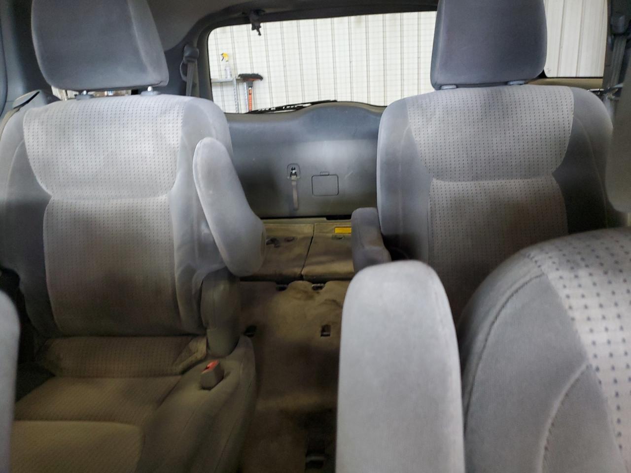 2010 TOYOTA SIENNA