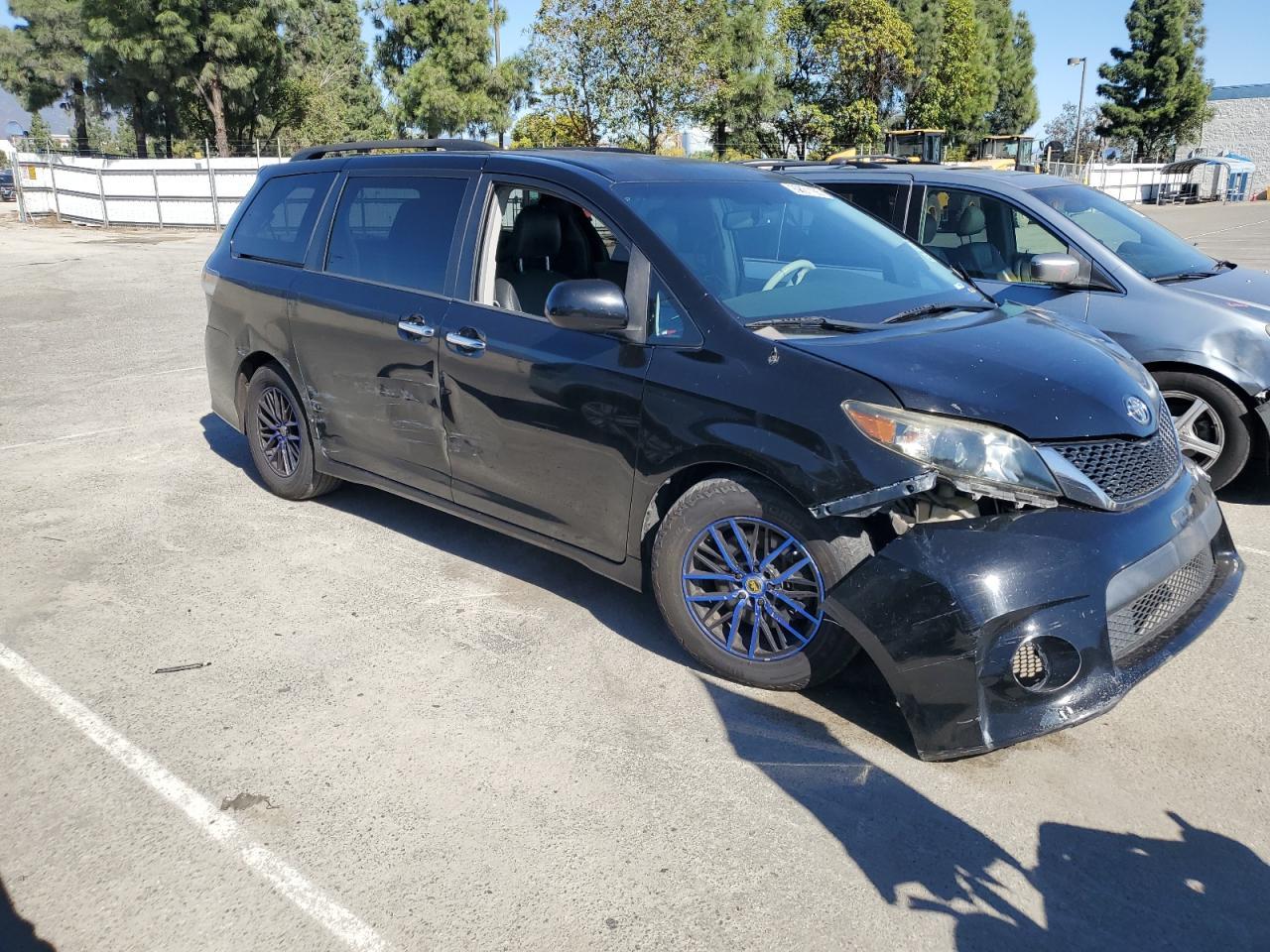 2013 TOYOTA SIENNA