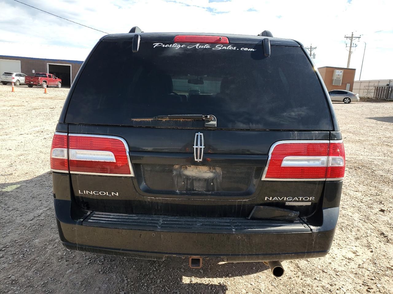 2011 LINCOLN Navigator