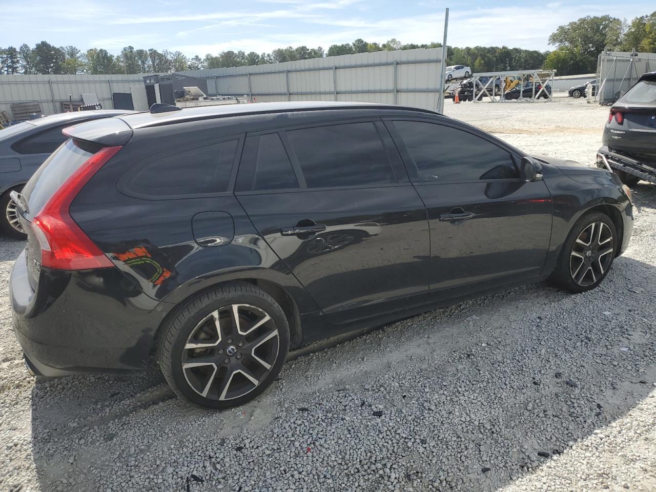 2018 VOLVO V60