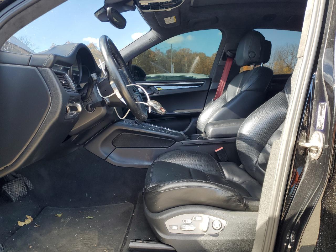 2016 PORSCHE Macan