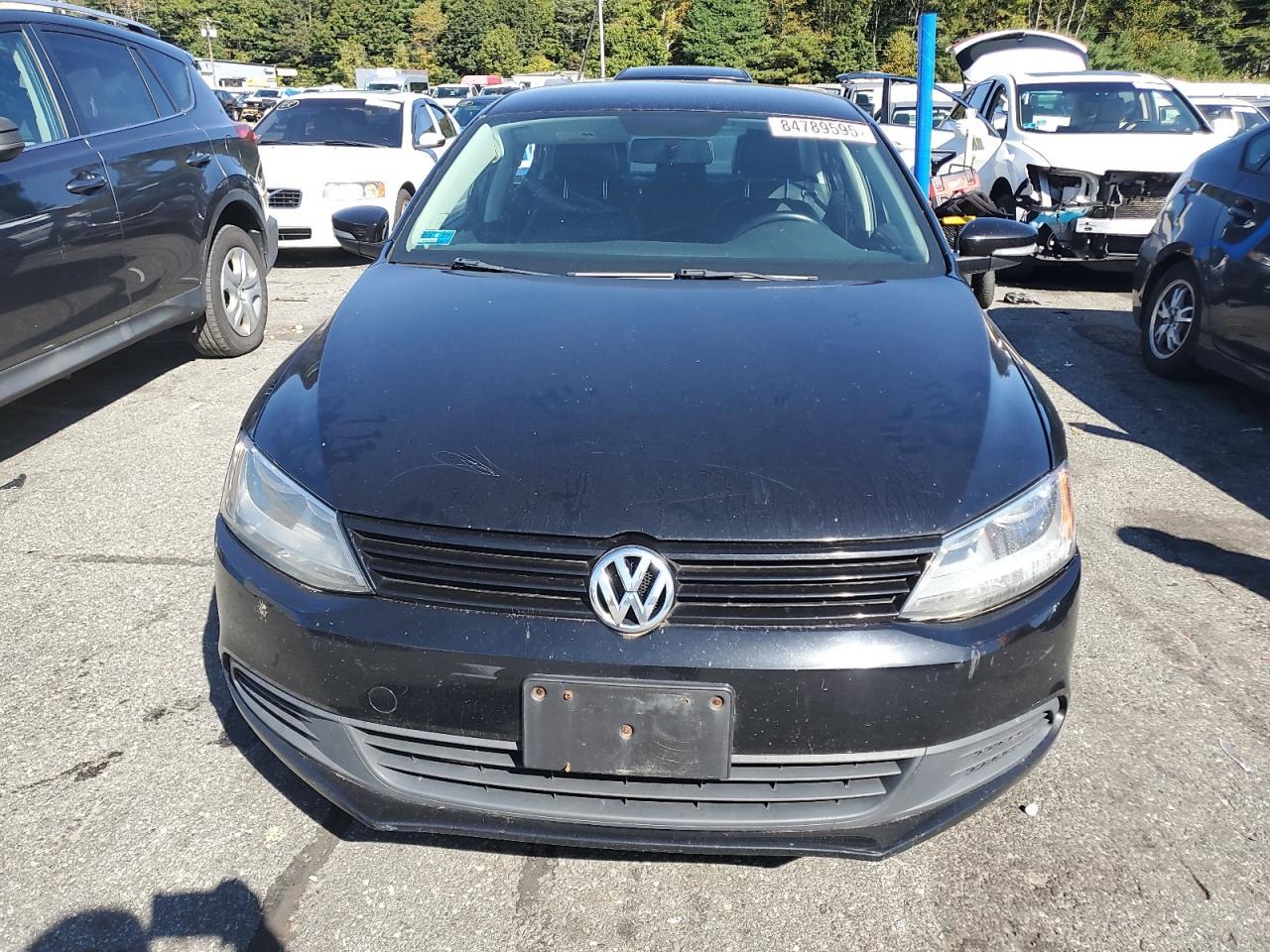 2011 VOLKSWAGEN JETTA