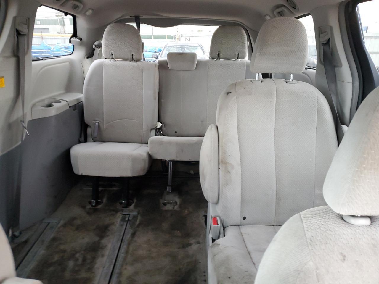 2013 TOYOTA SIENNA