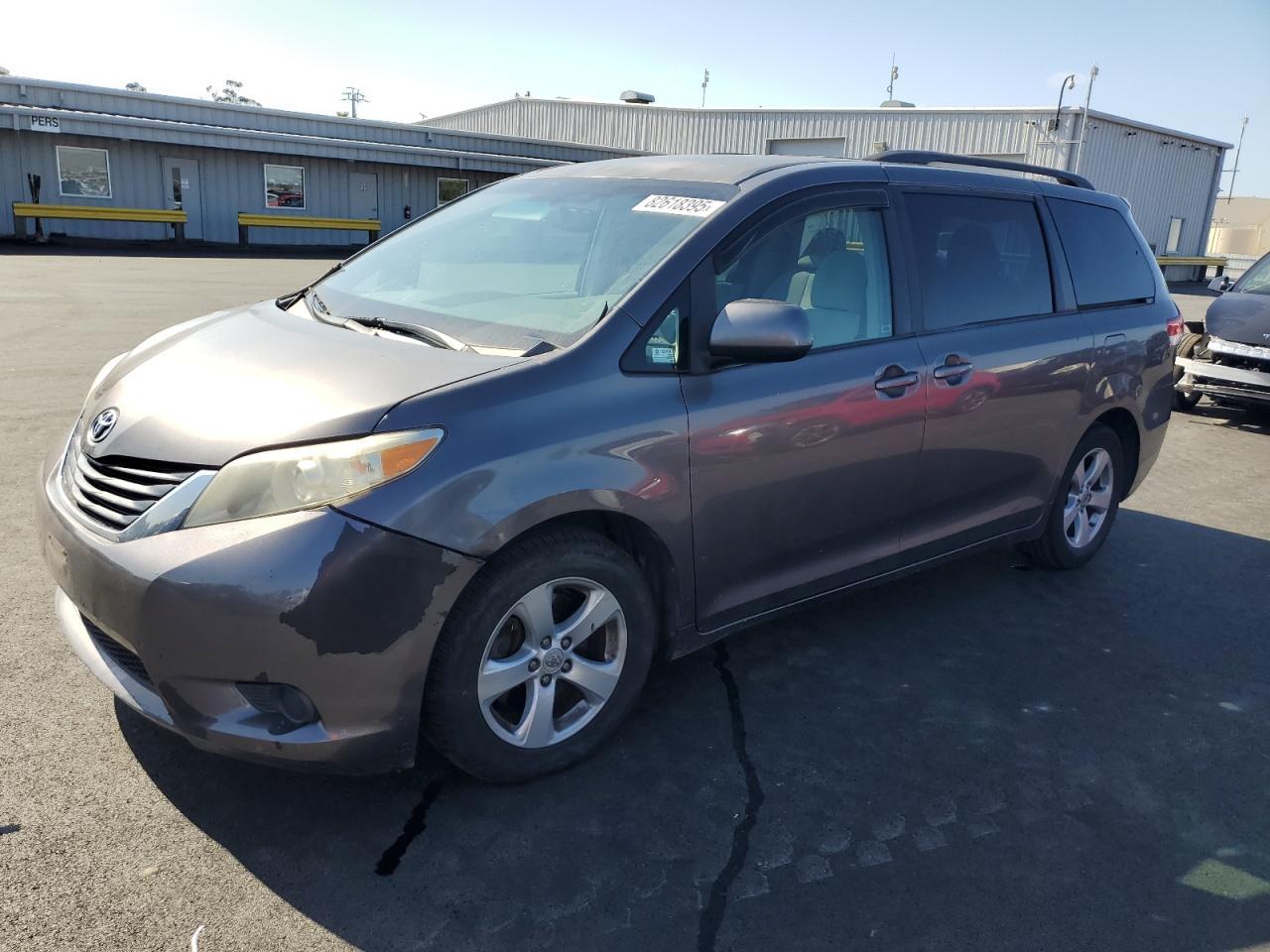 2011 TOYOTA SIENNA